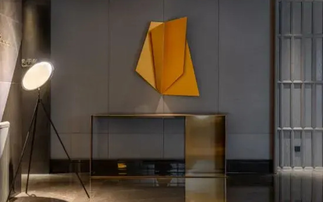 Holz Curio Hotel