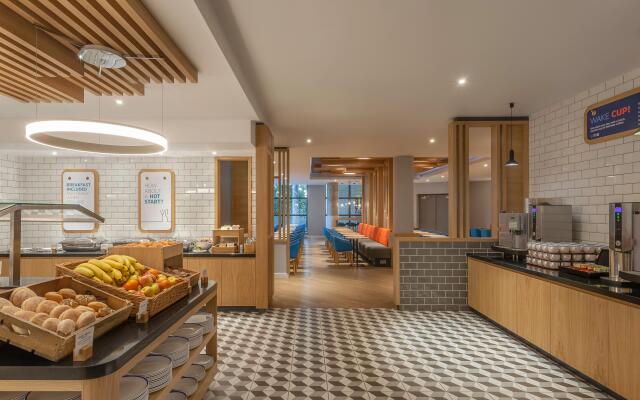 Holiday Inn Express Hotel Dublin Airport by IHG
