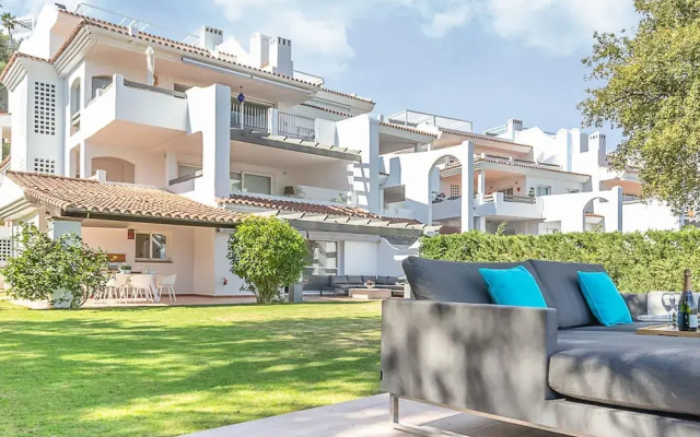 Apt Mairena Forest sea View Pool