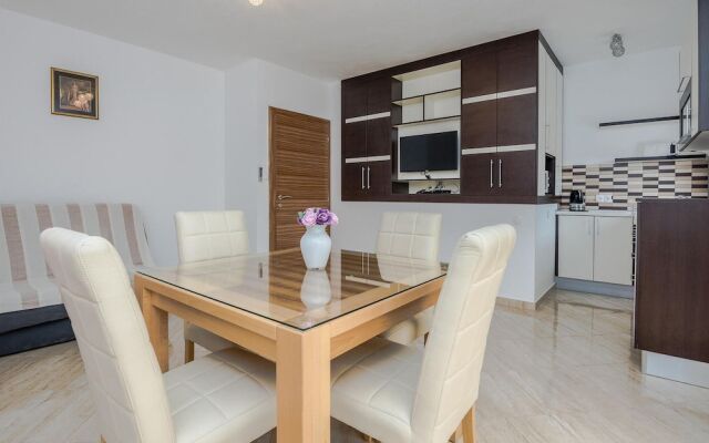 Awesome Home in Vir With 4 Bedrooms and Wifi