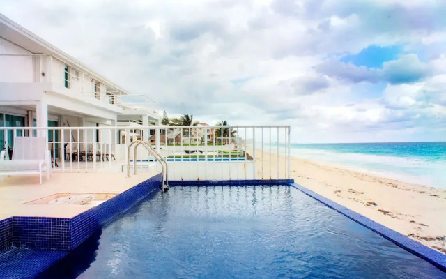 Private pool in beach front Villa