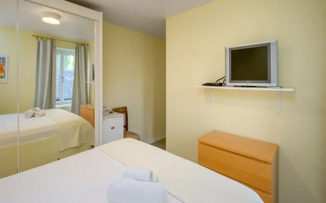 Villa Lola - Four Bedroom Villa With Sea View