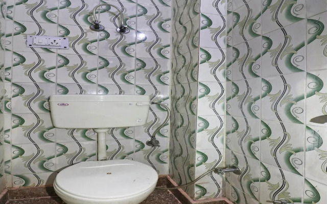 Aadharshila Guest House by OYO Rooms