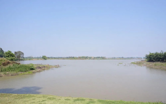 Uthai River Lake Resort