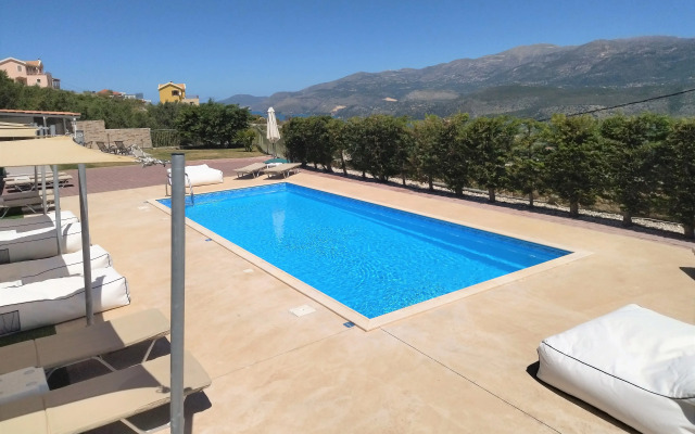 Lagoon View Apartments - Adults Only
