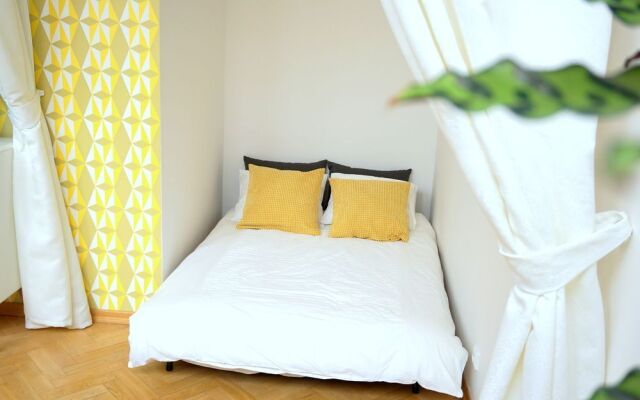 Decadent Art Deco Apartment in Old Town