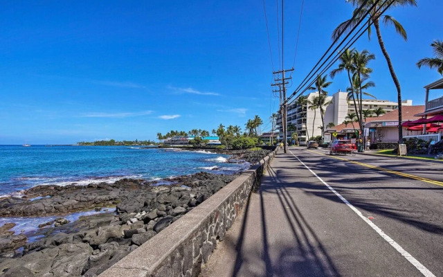 Kona Condo w/ View, Walk to Beach & Restaurants
