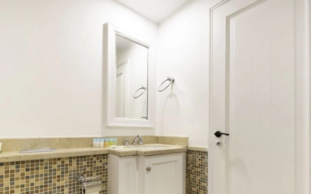 LUX  Modern Residence across Dubai Mall