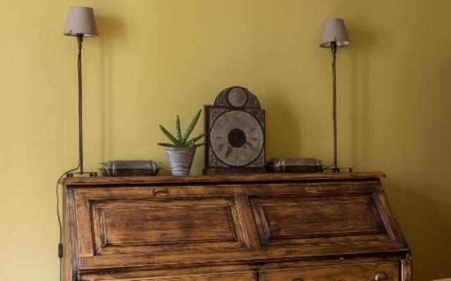 Veeve - Muted Beauty in Batignolles