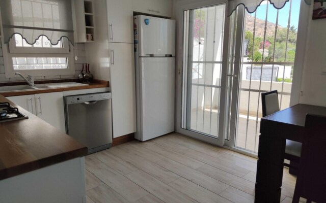 Flat 600 m to Beach With Sea View in Bodrum