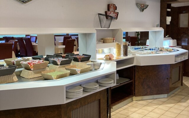 Brit Hotel Essentiel Moulins Avermes