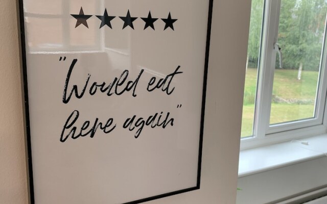 The coach house views netflix sleeps 5
