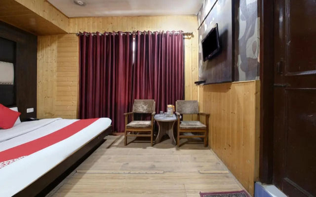 OYO 18872 Hotel Azad