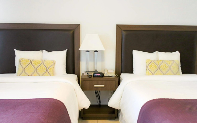Collins Hotel