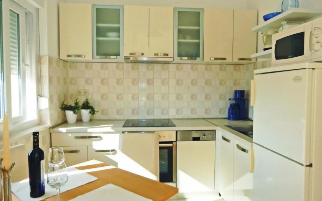 Apartments by the sea Duce, Omis - 946