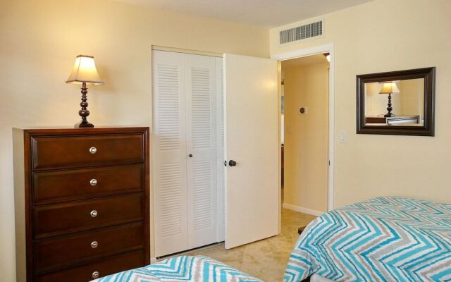 Condo With Pool, View of Clam Bay and Walk to Beach