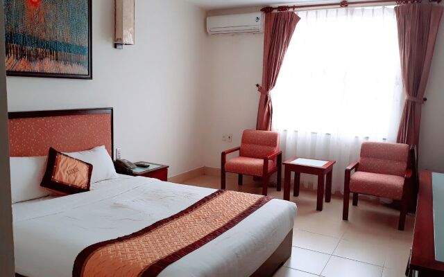 Luxe Hotel