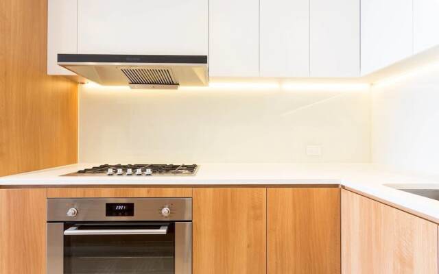 Chic Designer Apartment in Olympic Park + Parking