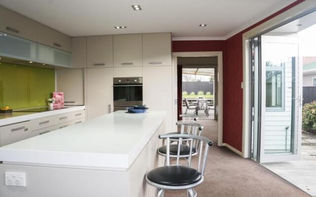 Relax On Richmond - Modern Large Beach House