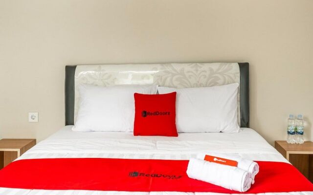 RedDoorz near Lippo Mall Puri