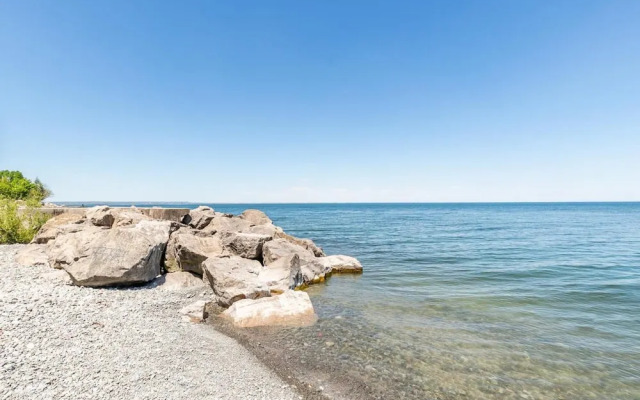 4BR 3BA Townhouse on Lake Ontario Free Parking Gym
