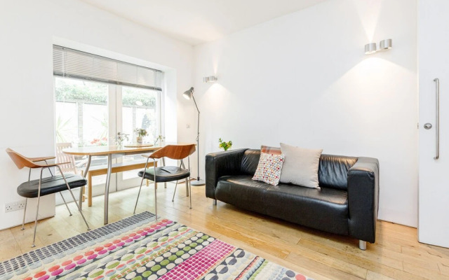 Modern Holland Park apartment