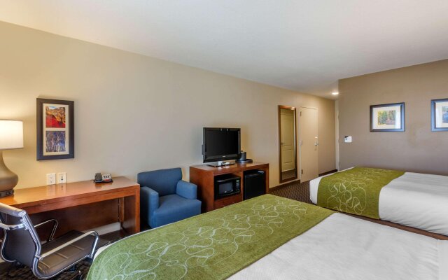 Comfort Inn & Suites Logan Near University