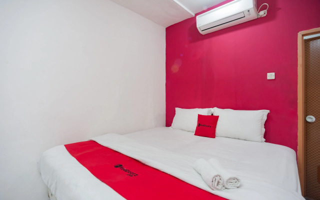 RedDoorz Plus near Mall Kelapa Gading