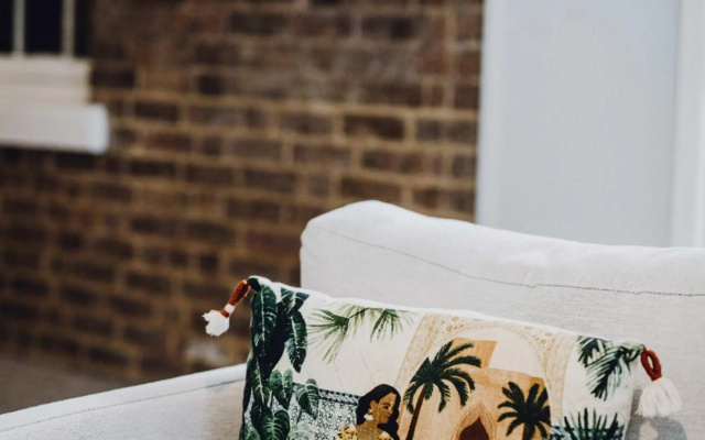 Belle Cottage on March - CBD - High End Heritage – Guest Rooms – Orange