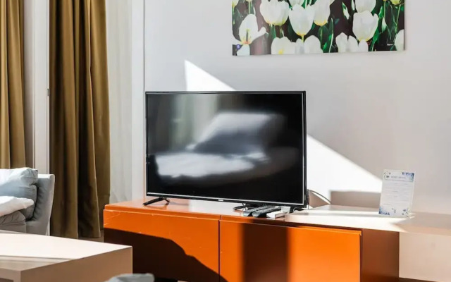Spacious Apartment by the Beach - Tulipani