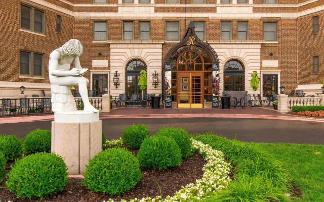 The Raphael Hotel, Autograph Collection