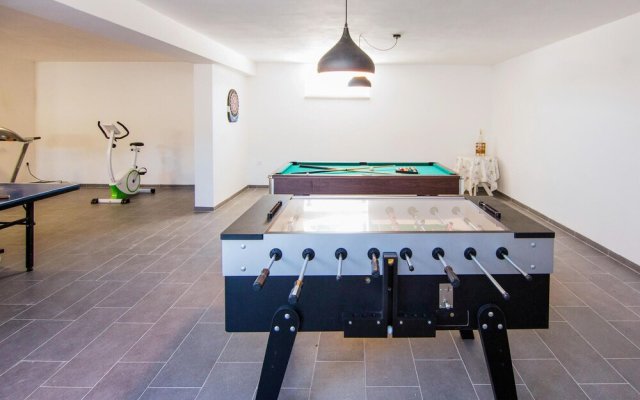 Awesome Home in Fazana With 4 Bedrooms, Wifi and Outdoor Swimming Pool