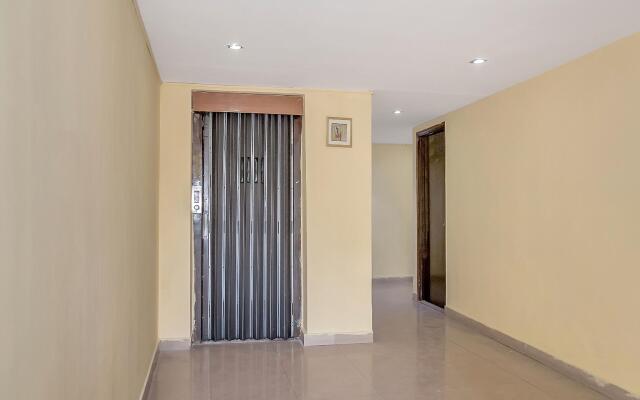 OYO 10685 Hotel Centre Point