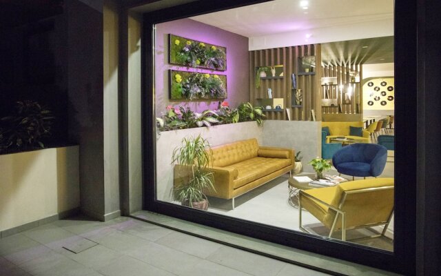 Moody smart & comfy Hotel