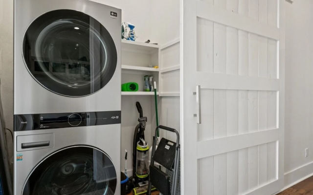 Tidewater 4 Bedroom Home by RedAwning