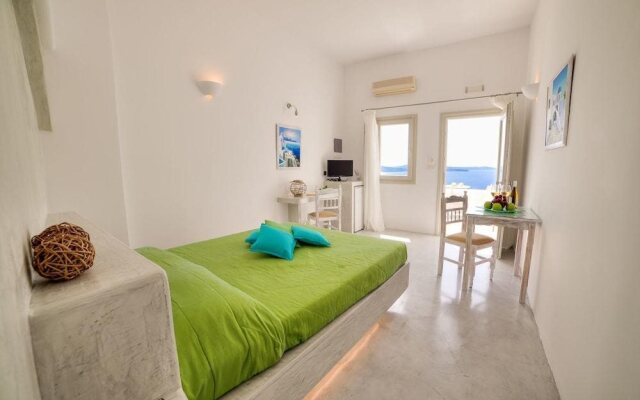 Kima Oia Suites