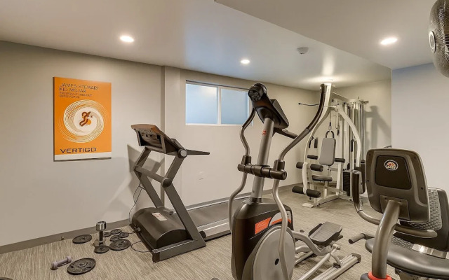 Cozy Capitol Hill with Needle View