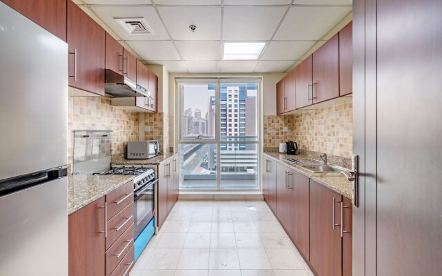 Stunning Business Bay Apartment With Balcony