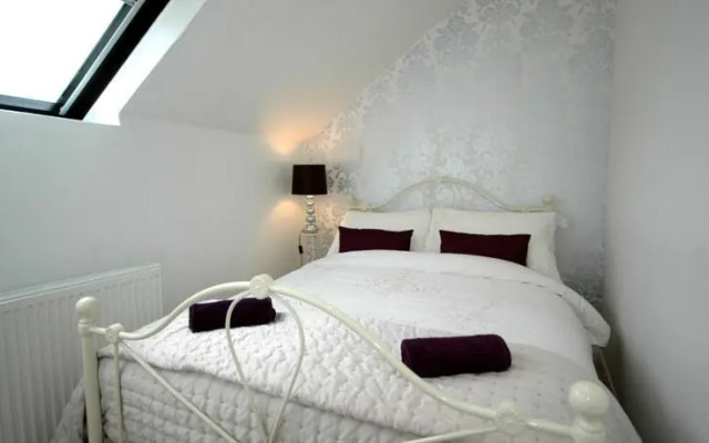 Rock House Mews