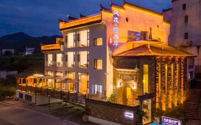Wuyuan style waterfront homestay
