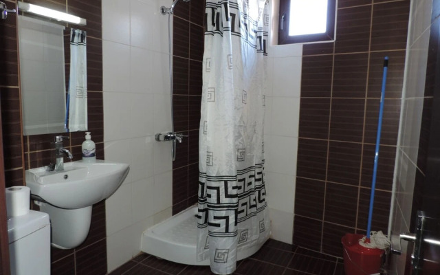 Gondola Apartments & Suites