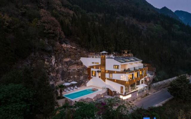 Yinyu Mountain View Holiday Beauty