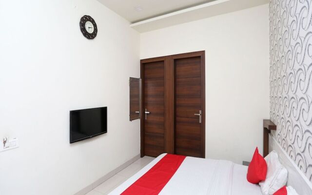 OYO 17280 Hotel Shivaay