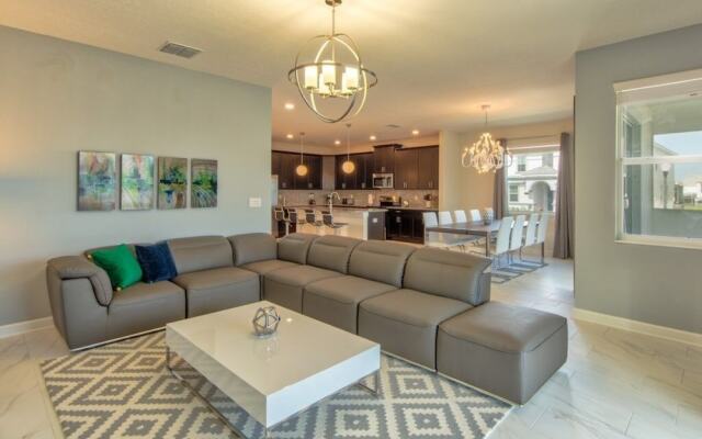 Champions Gate Luxury ! 6 Bedroom Home by RedAwning