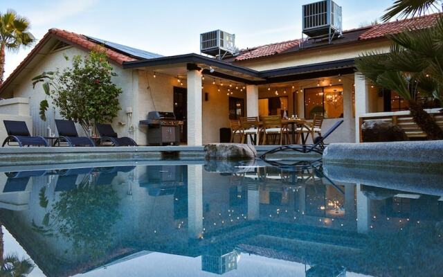 4-bdrm Vacation Dream Home W/backyard Paradise!