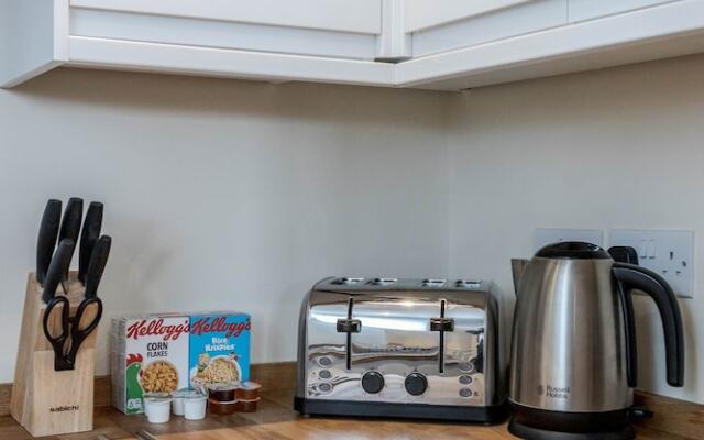 Luxury 1 Bedroom Apartment with Parking