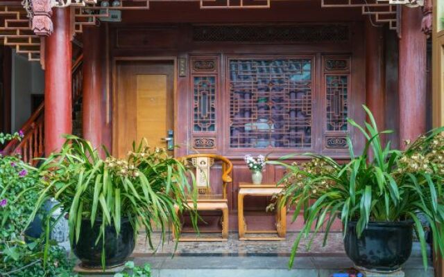 Lijiang Courtyard & Sunlight Ya Yuan Hotel