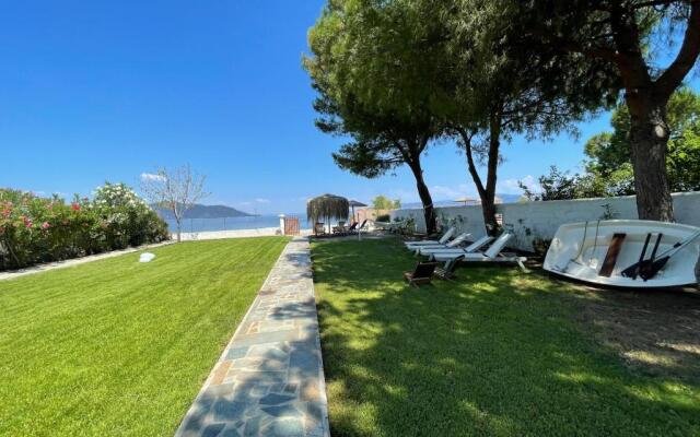 Pampas Seafront villa, 6 bedrooms, North Evvoia