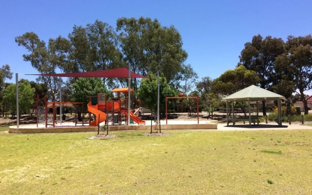 Tea Tree Manor - Perth Holiday Homes