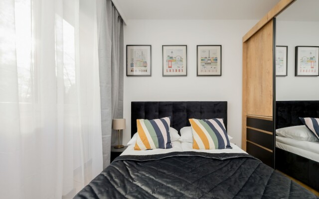 Black & Wooden Apartment by Renters